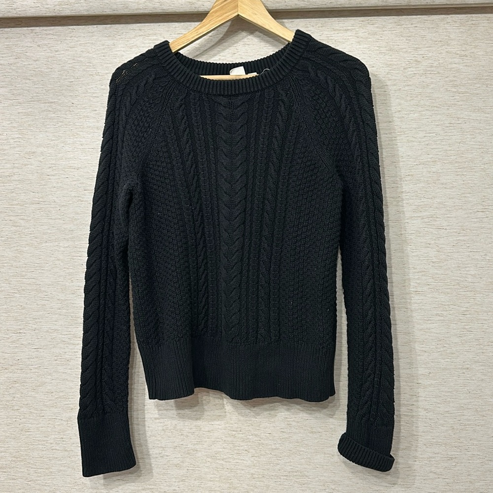 GAP Women’s cable-knit crewneck sweater size S